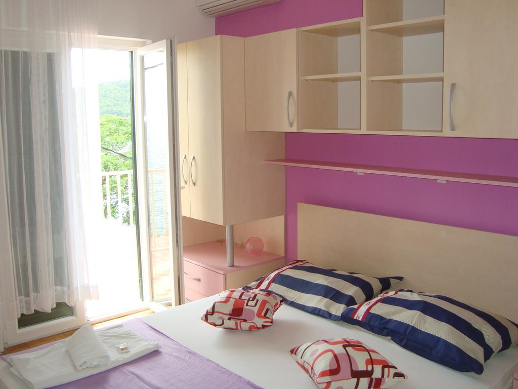 Apartments Kiro Milna  Habitación foto