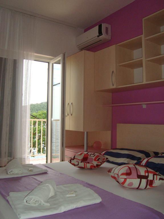 Apartments Kiro Milna  Habitación foto