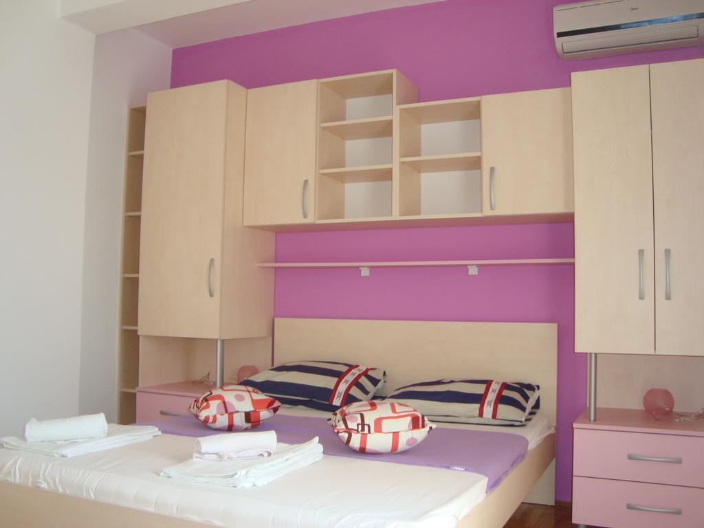 Apartments Kiro Milna  Habitación foto