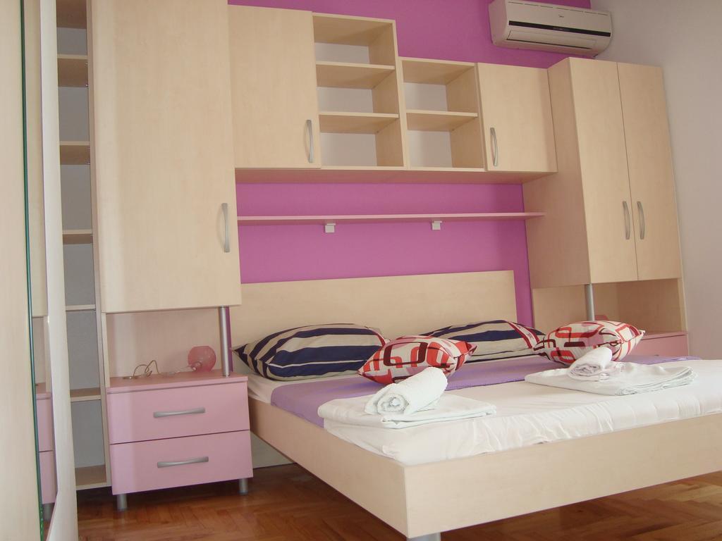 Apartments Kiro Milna  Habitación foto